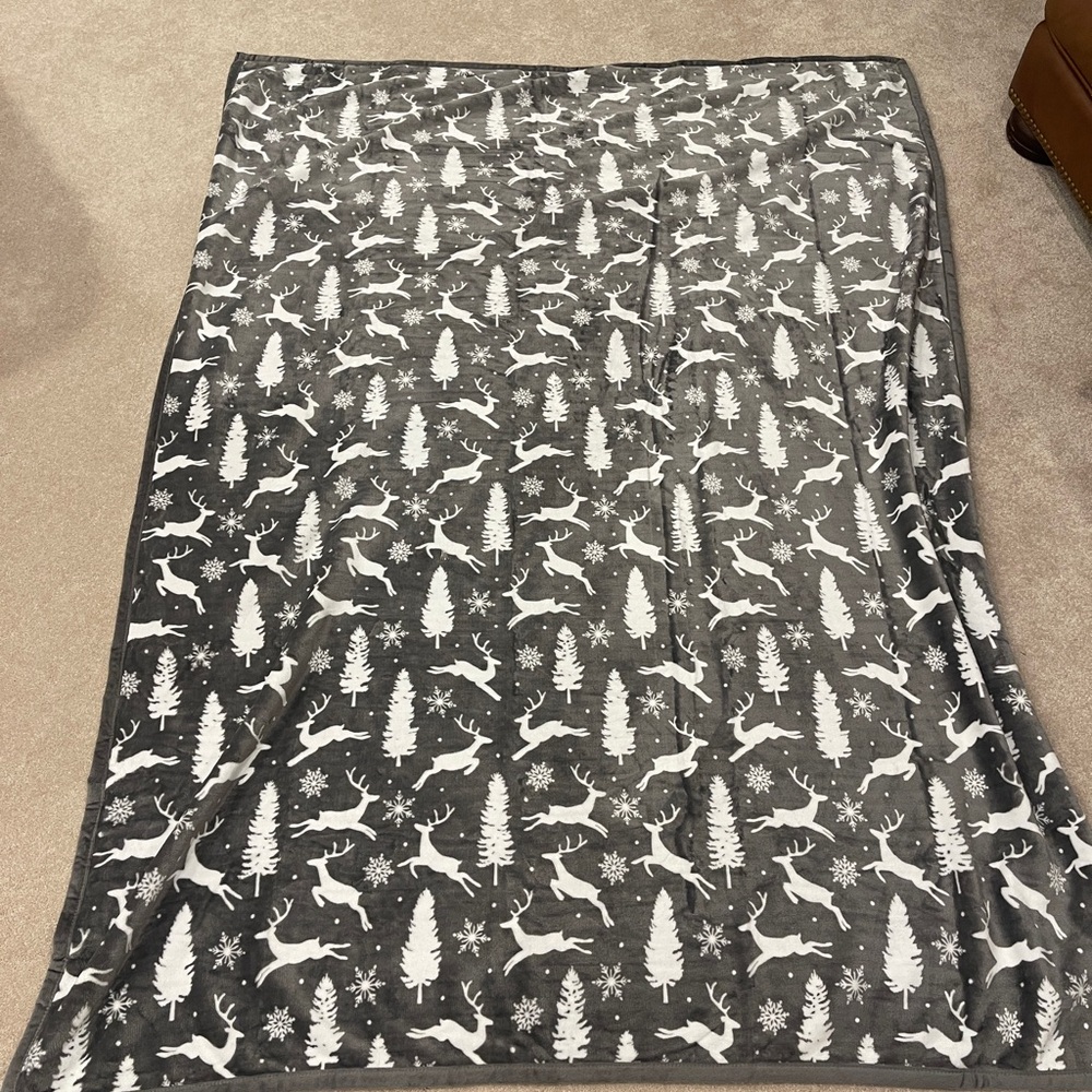 Home Reflections Gray White Christmas Tree Reindeer Throw Blanket